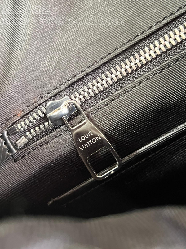 l**is V*t*n christopher-38844*12.5cm