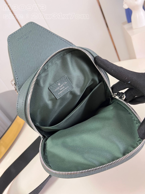 l**is V*t*n avenue slingbag nm-31*20*7cm