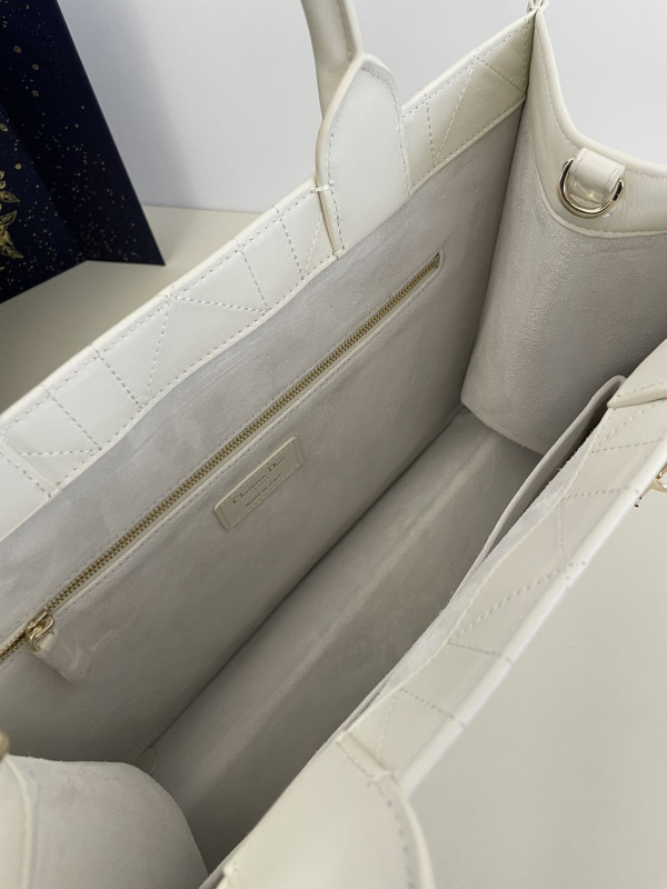 medium D*or book tote-36.5*28*17.5cm