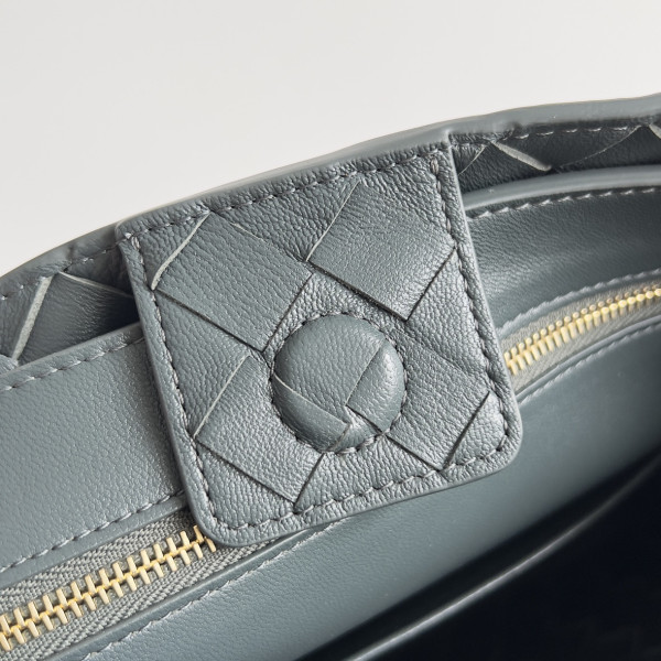 Bo*te*ga ve*ne*ta small andiamo-25*22*10.5cm