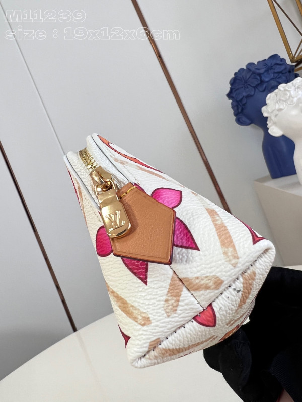 l**is V*t*n pochette cosmétique pm