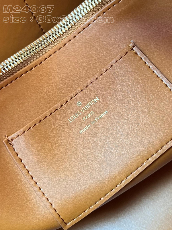 l**is V*t*n capucines gm souple-38*23*16cm