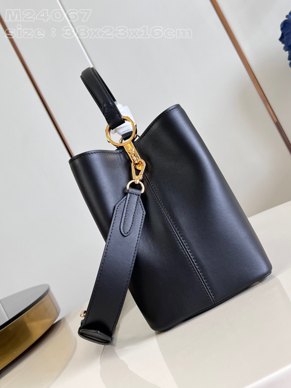 l**is V*t*n capucines gm souple-38*23*16cm