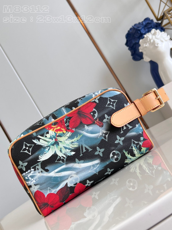 l**is V*t*n locker dopp kit bag-23*13*12cm