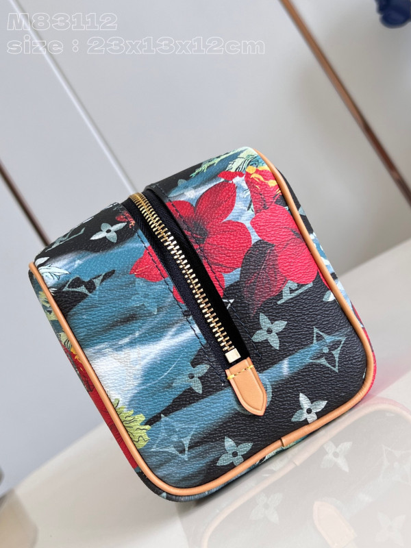 l**is V*t*n locker dopp kit bag-23*13*12cm