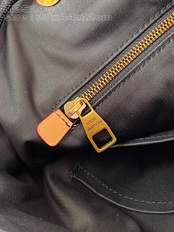 l**is V*t*n christopher backpack-38*44*12.5cm