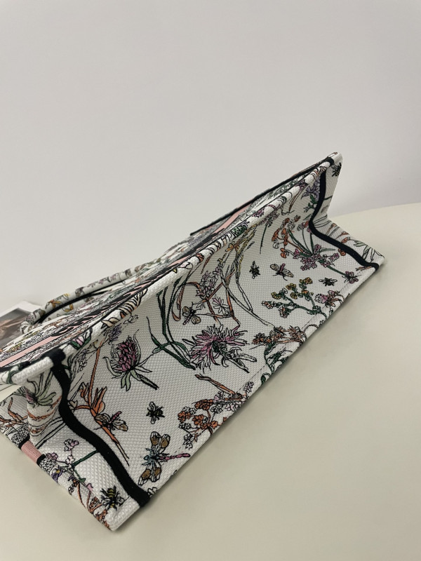 medium D*or book tote-36*18*28cm