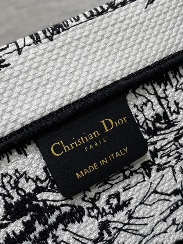 large D*or book tote-42*35*18.5cm