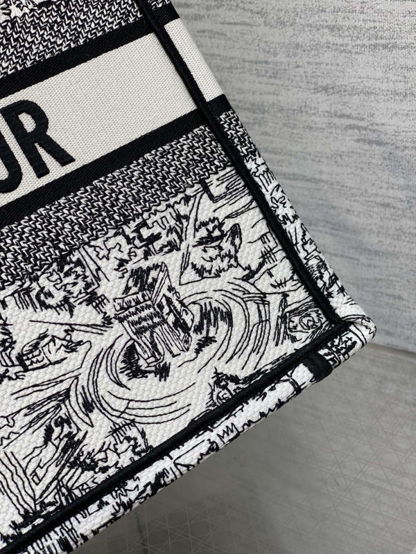 medium D*or book tote-36*18*28cm