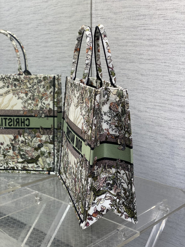 large D*or book tote-42*35*18.5cm