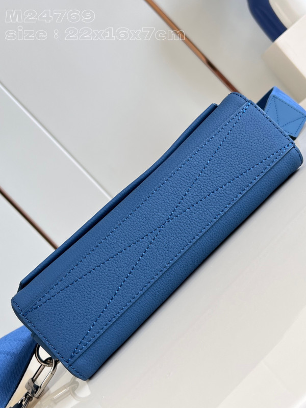 l**is V*t*n takeoff messenger pm-22*16.5*7cm