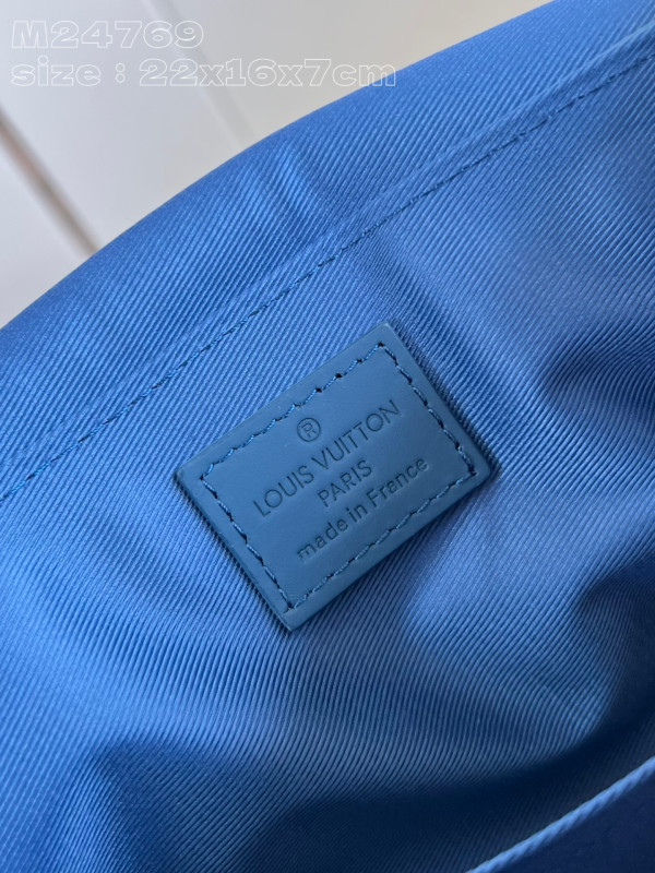 l**is V*t*n takeoff messenger pm-22*16.5*7cm