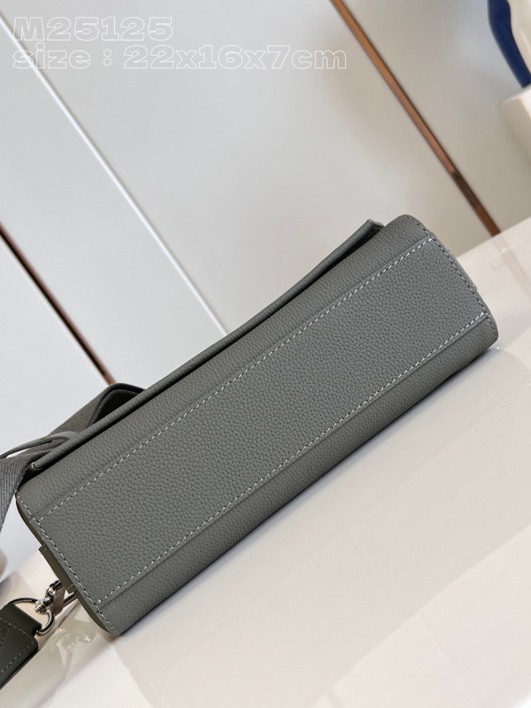 l**is V*t*n takeoff messenger pm-22*16.5*7cm