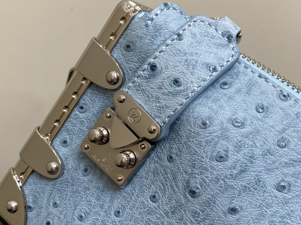 l**is V*t*n slim trunk-23*12*4cm