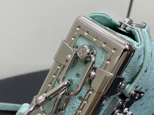 l**is V*t*n slim trunk-23*12*4cm