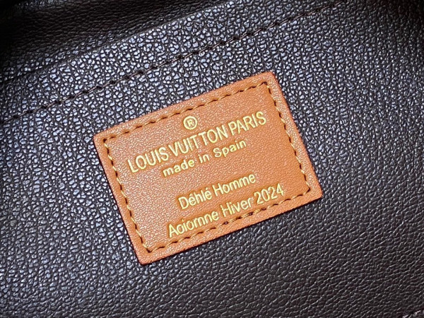 l**is V*t*n locker dopp kit bag-23*13*12cm