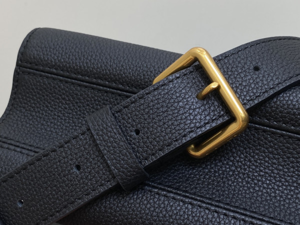 l**is V*t*n soft twist-27*19*9cm