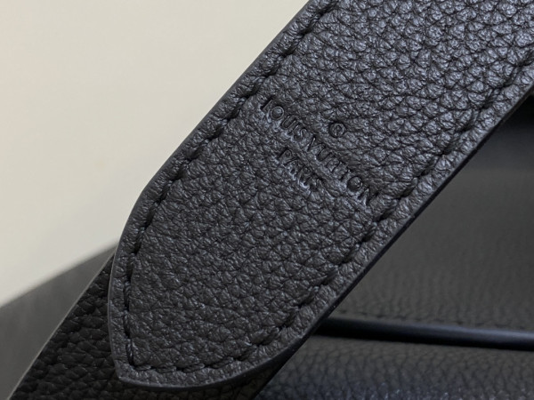 l**is V*t*n soft twist-27*19*9cm