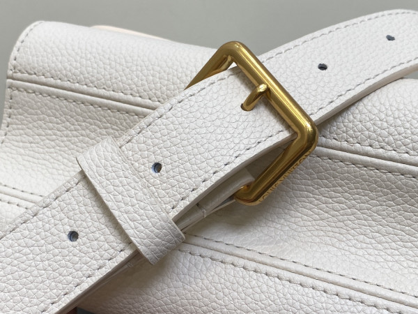 l**is V*t*n soft twist-27*19*9cm