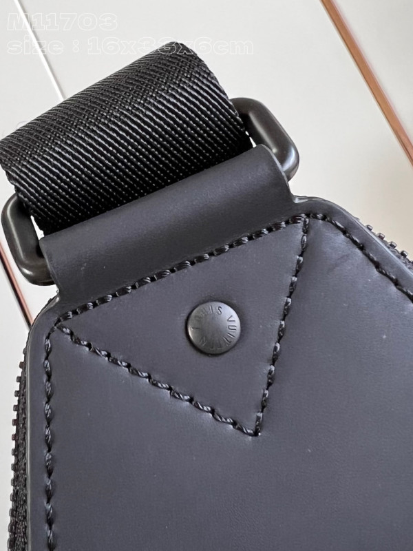 l**is V*t*n avenue slingbag-16*33*5.7cm