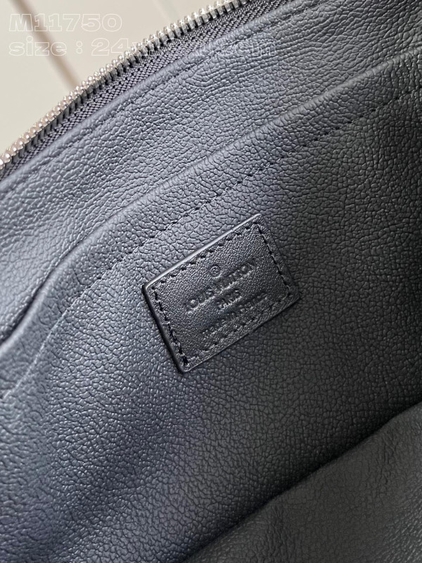 l**is V*t*n toiletry bag-24*13*13cm