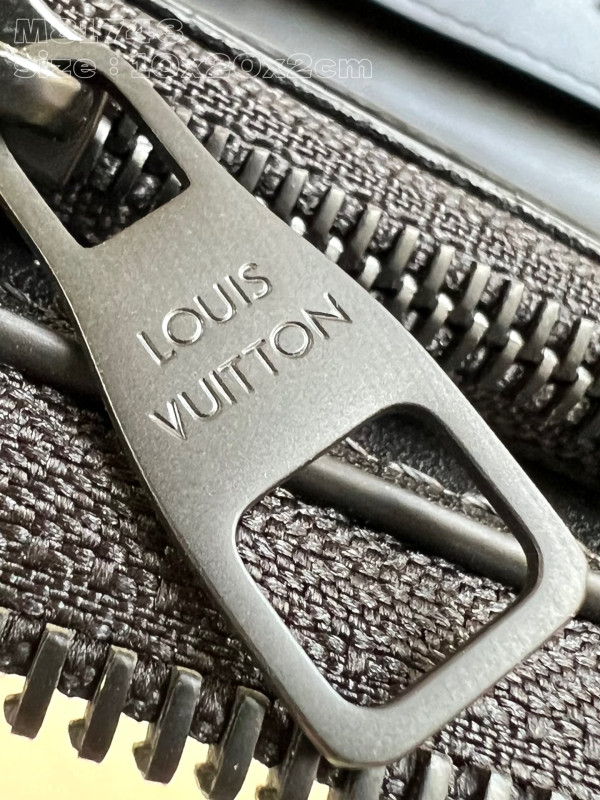 l**is V*t*n zippy wallet-10*20*2 cm