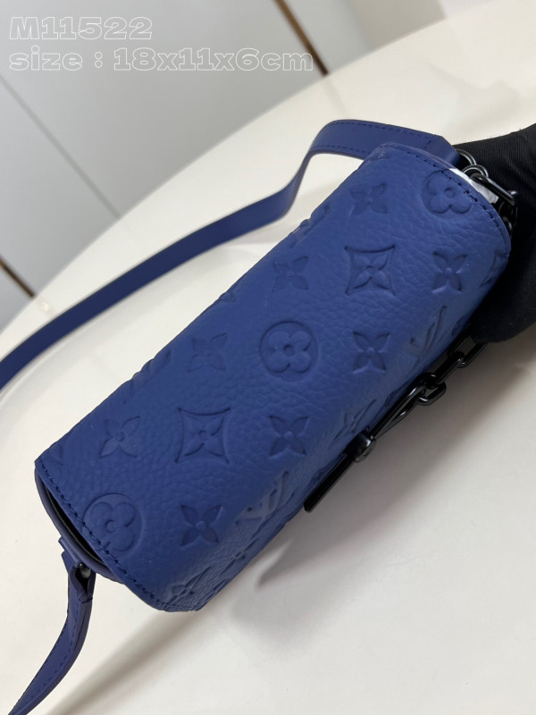 l**is V*t*n steamer wearable wallet-18*11*6.5cm