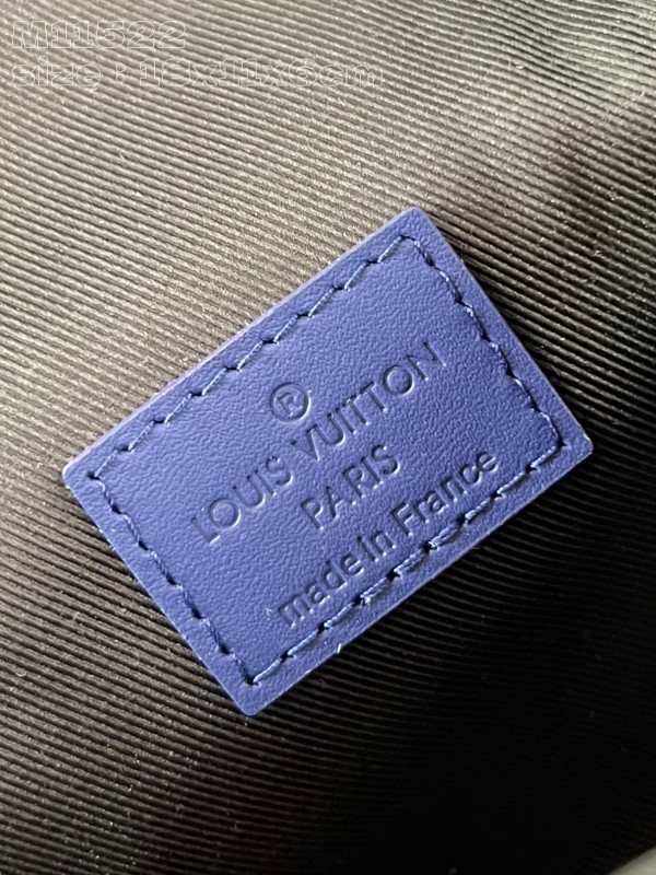 l**is V*t*n steamer wearable wallet-18*11*6.5cm