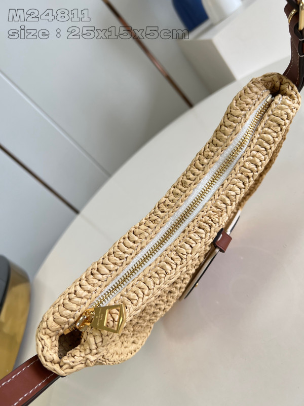 l**is V*t*n croissant mm