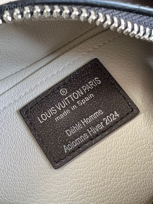 l**is V*t*n locker dopp kit bag-23*13*12cm