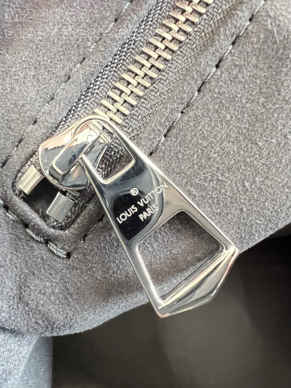 l**is V*t*n carryall cargo -33.5 x 23x15cm