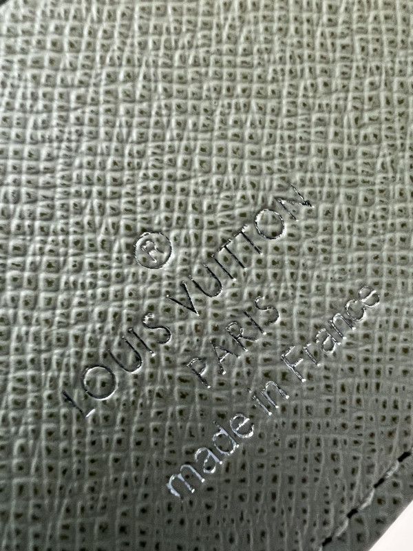 l**is V*t*n multiple wallet-11.5*9*1.5cm