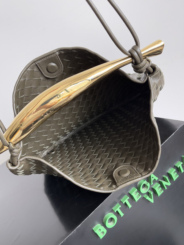 Bo*te*ga ve*ne*ta medium sardine