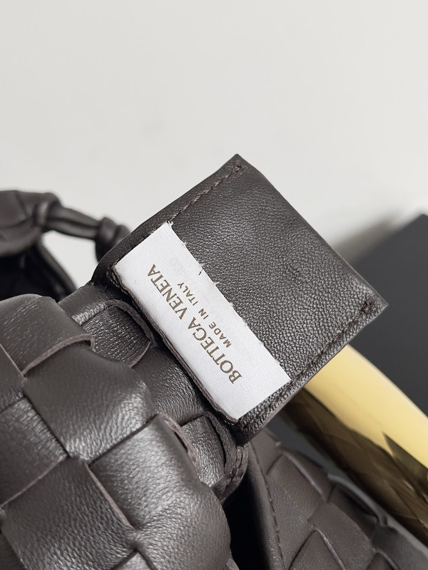 Bo*te*ga ve*ne*ta medium sardine