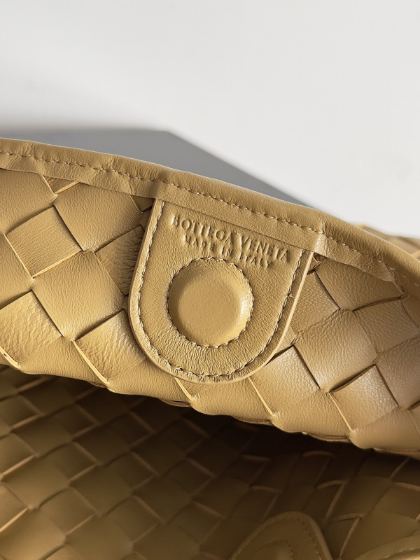 Bo*te*ga ve*ne*ta sardine with chain-33*20*4cm