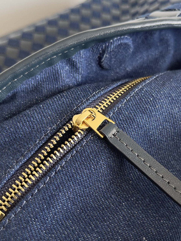 Bo*te*ga ve*ne*ta large hop