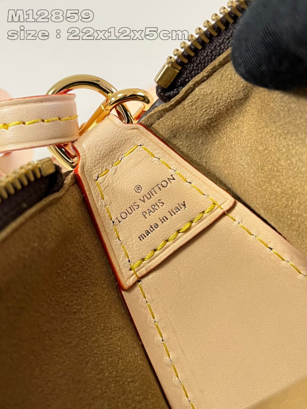 l**is V*t*n pochette tirette - 22 x 12 x5.5cm