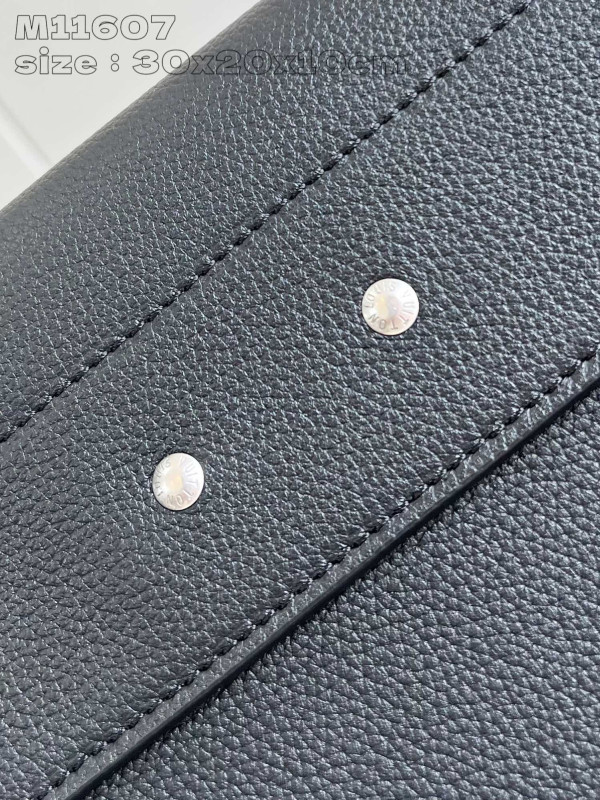 l**is V*t*n steamer crossbody-30*20*10cm