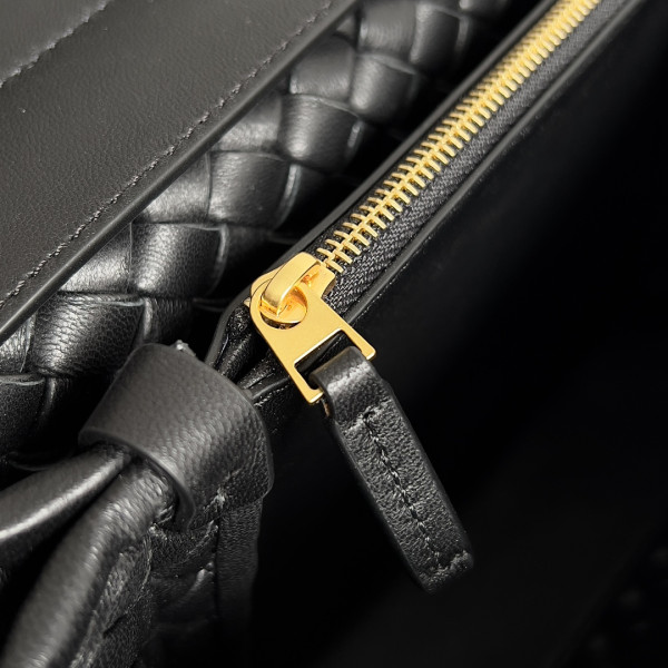 Bo*te*ga ve*ne*ta patti top handle bag