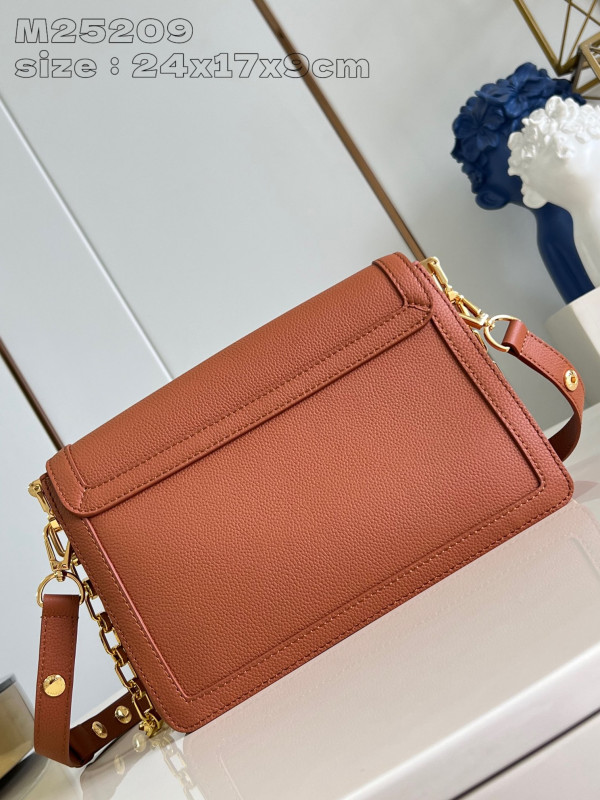 l**is V*t*n dauphine mm