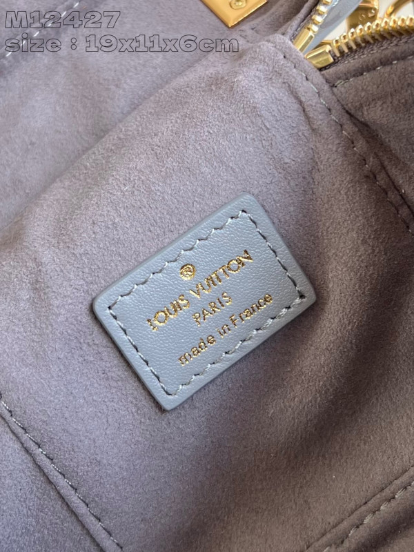 l**is V*t*n vanity chain pouch-19 x 11.5 x 6.5 cm