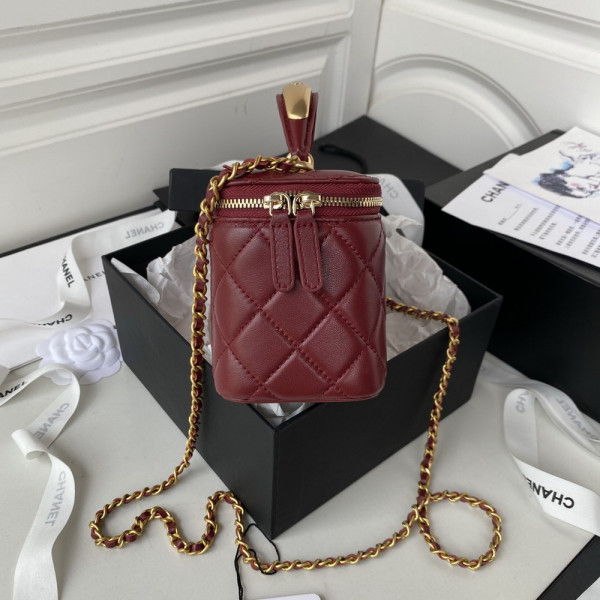 CL VANITY WITH CHAIN