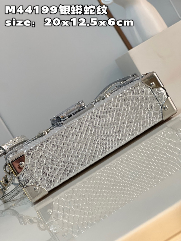 l**is V*t*n petite malle